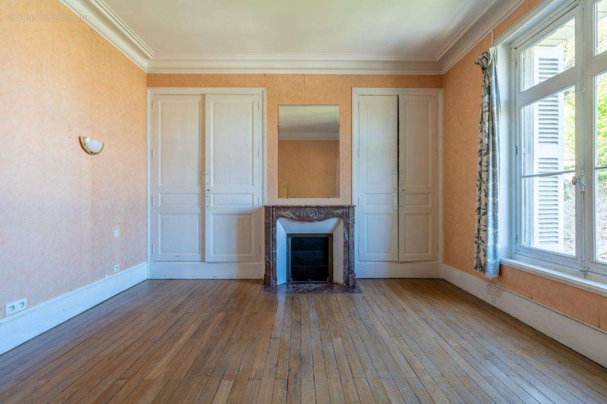 Maison à SAINT-ETIENNE-DE-CHIGNY