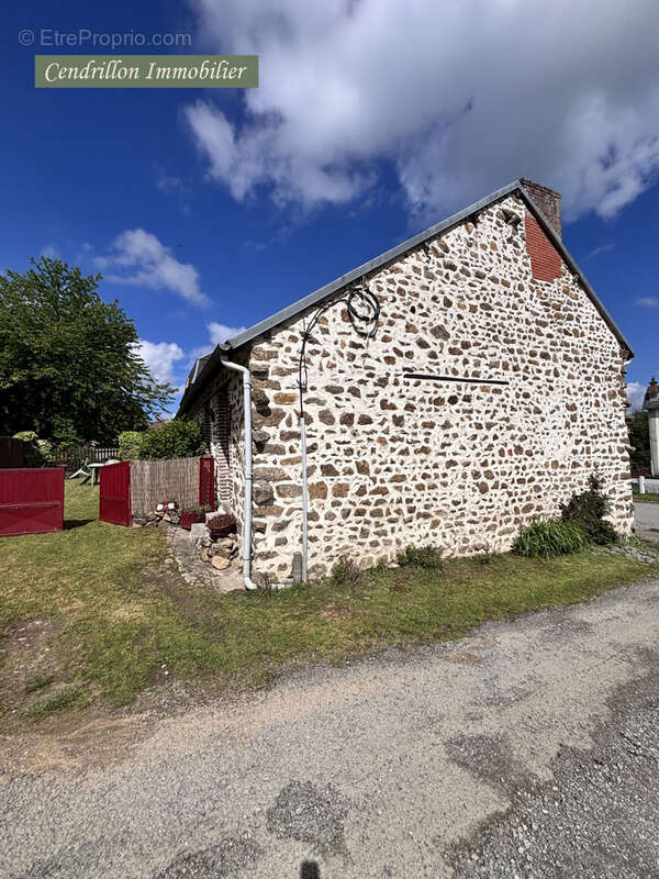 Maison à MONTAIGUT-LE-BLANC