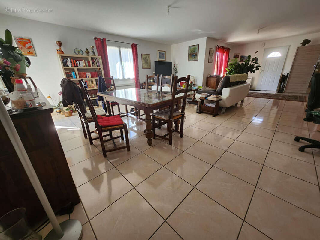 Maison à NISSAN-LEZ-ENSERUNE