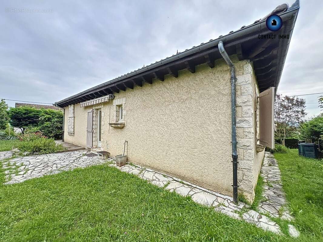 Maison à SAINT-PANTALEON-DE-LARCHE