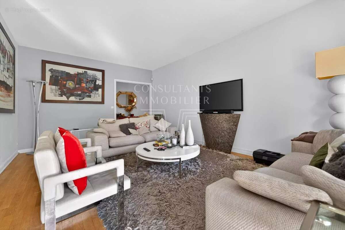 Appartement à NEUILLY-SUR-SEINE