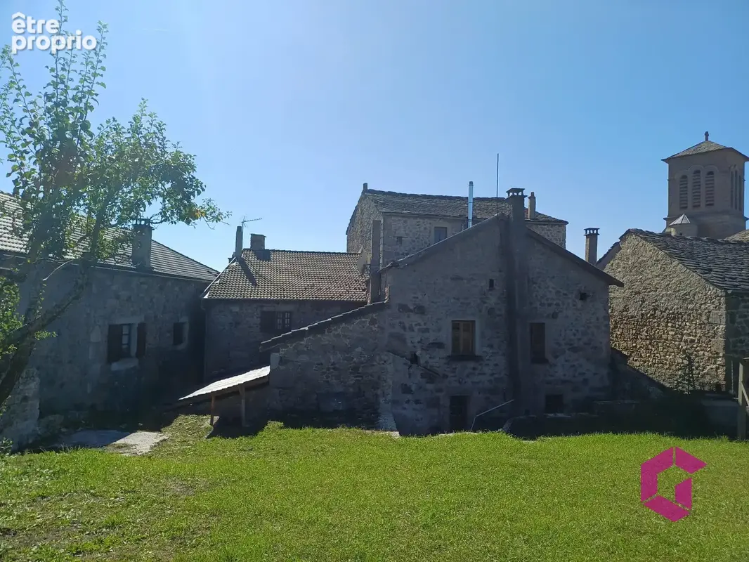 Maison de bourg de 390m2 env. sur 969m2 de terrain. - photo 9