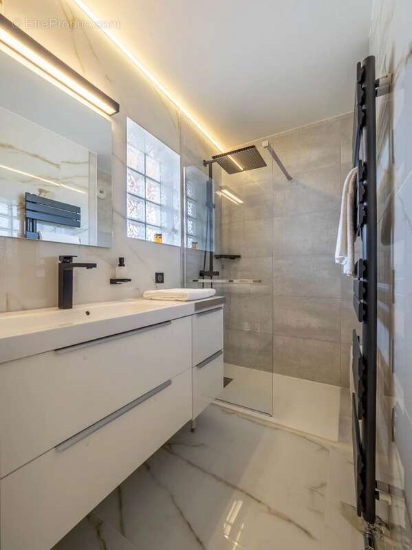 Appartement à VALLAURIS