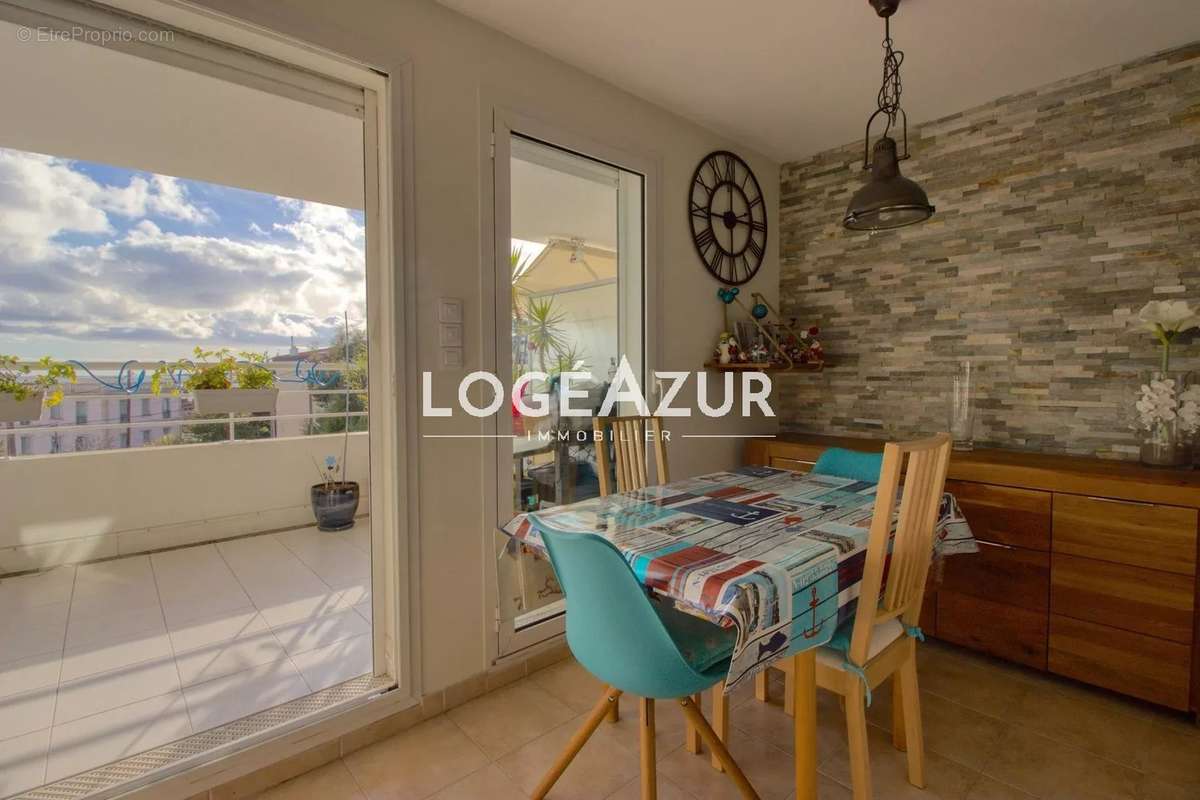 Appartement à VALLAURIS