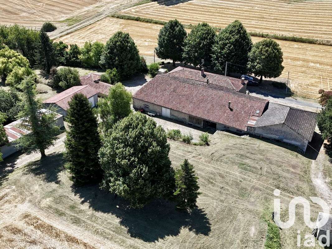 Maison 270 m² à Bessac  - photo 5