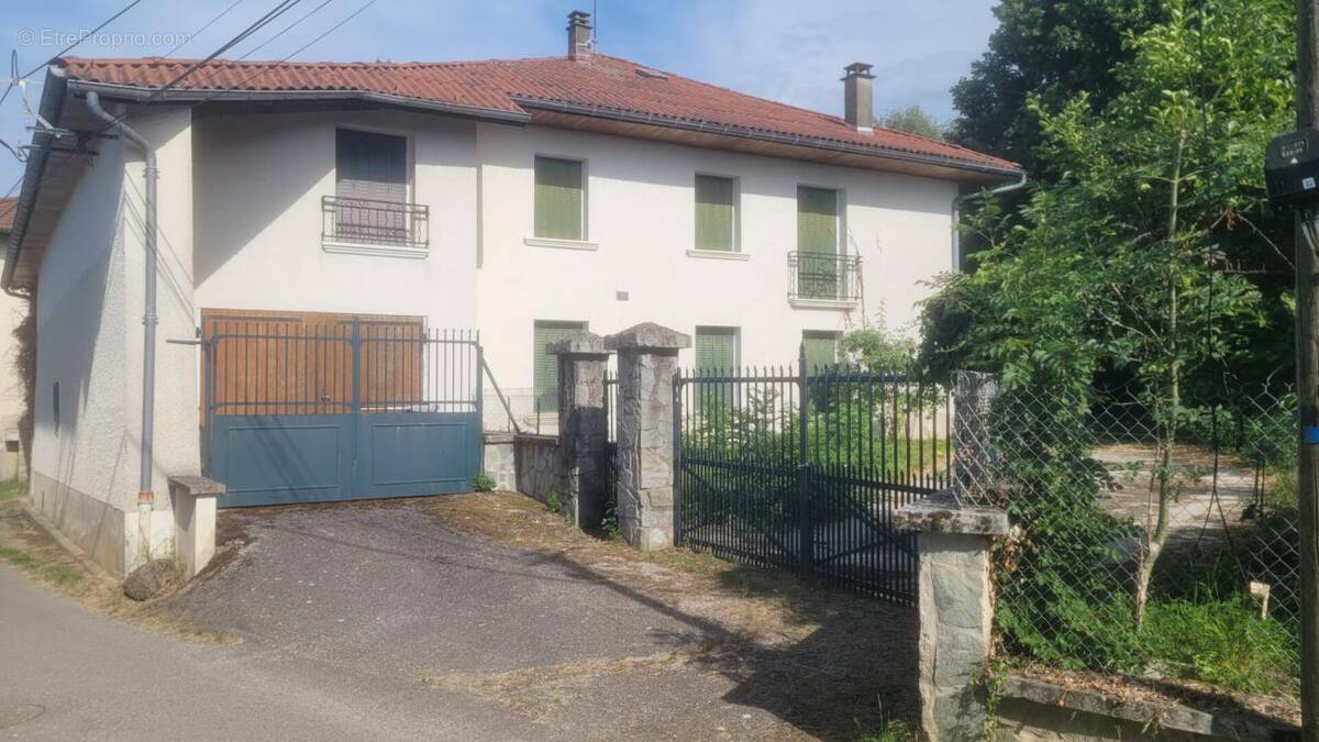 Maison Saint Geoirs 6 pièce(s) 186 m2 - photo 1