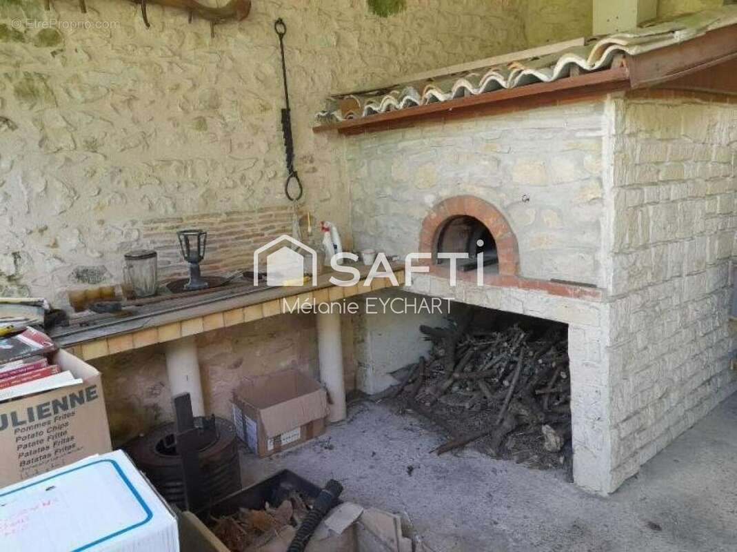 Maison 264 m² à Eymouthiers  - photo 4