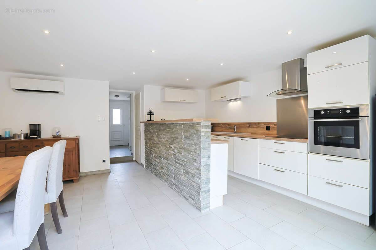 Maison à SOLLIES-PONT