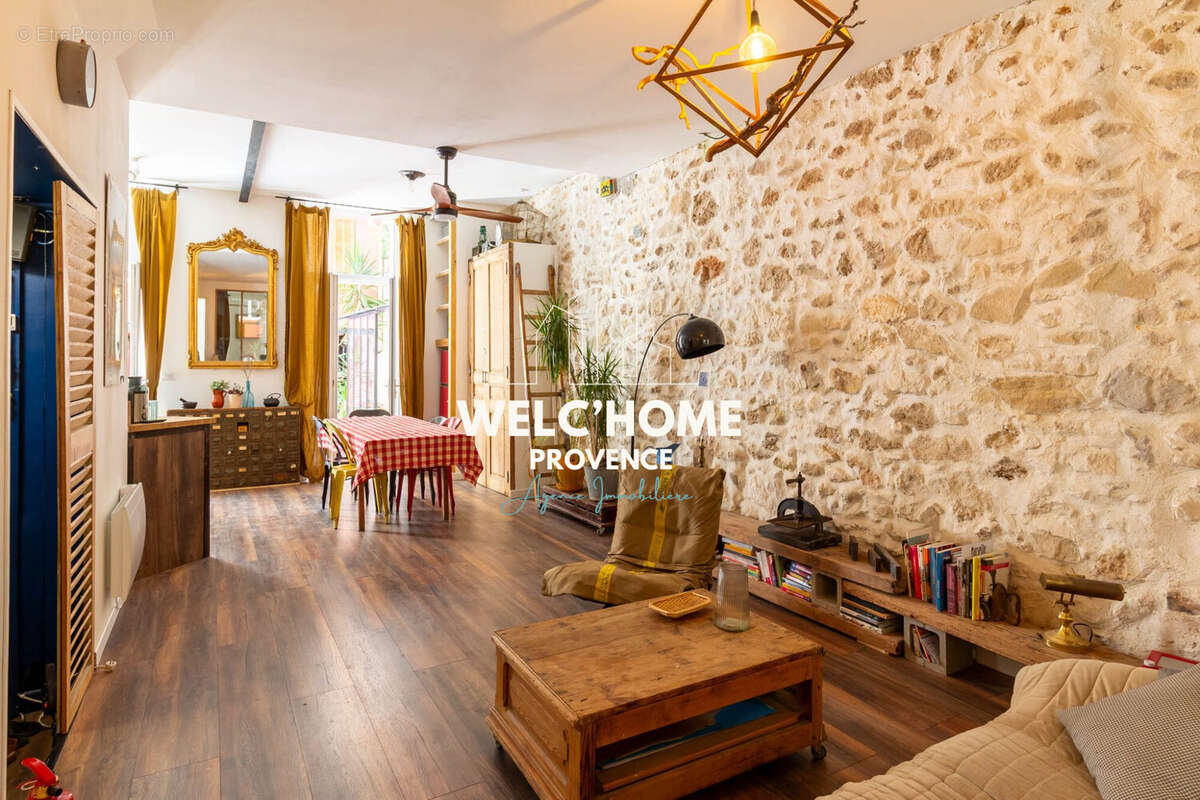 Appartement à MARSEILLE-1E