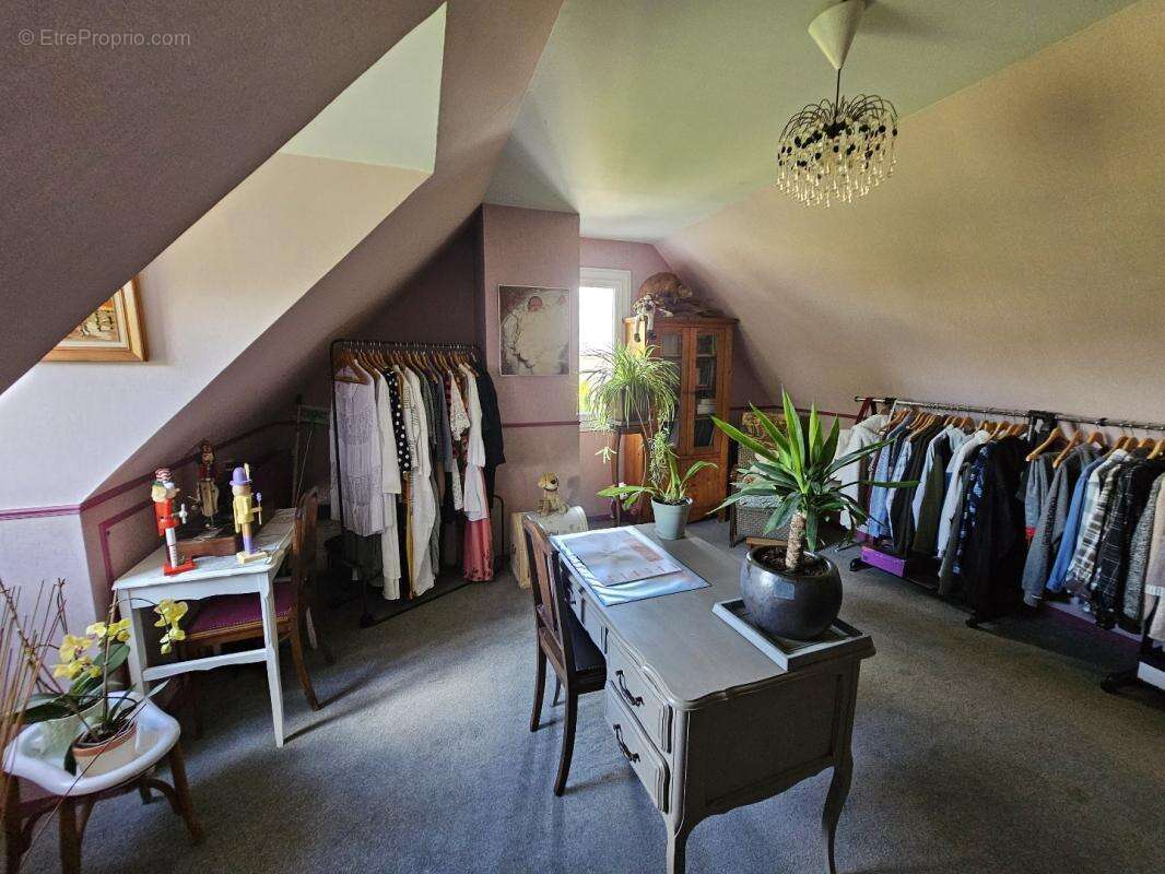 Maison 101 m² à Bourgtheroulde-Infreville  - photo 6
