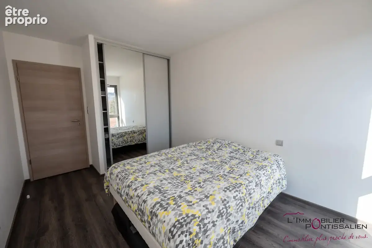 Pontarlier - proche centre ville : appartement recent de type 2 avec ascenseur, cave, garage et terrasse - photo 16