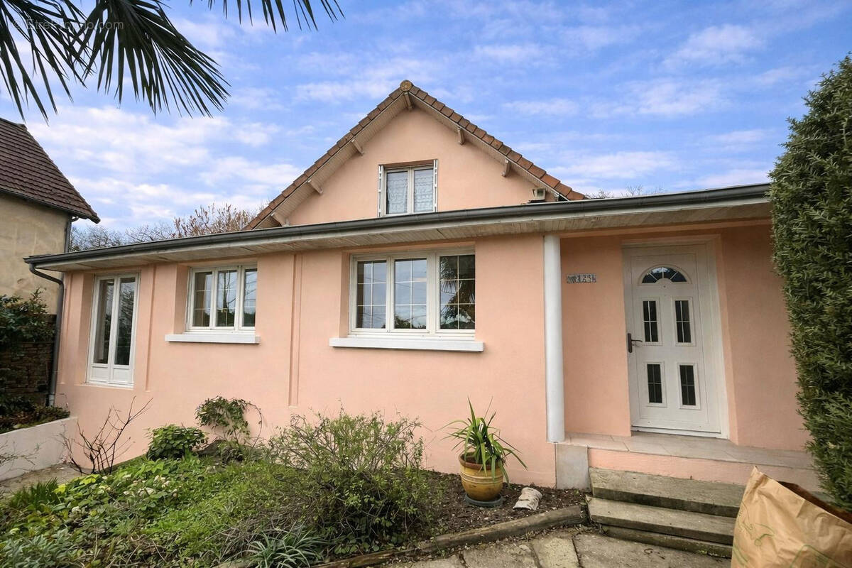 Maison à TREMBLAY-EN-FRANCE