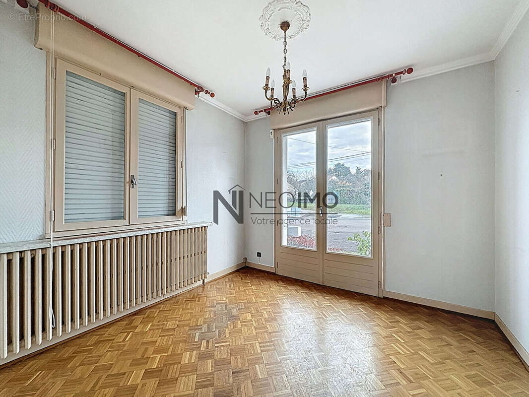 Maison à NEUFCHATEAU