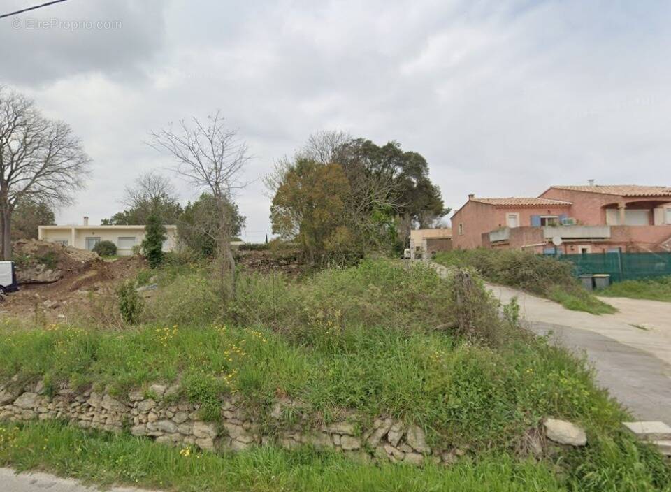 Terrain à PELISSANNE