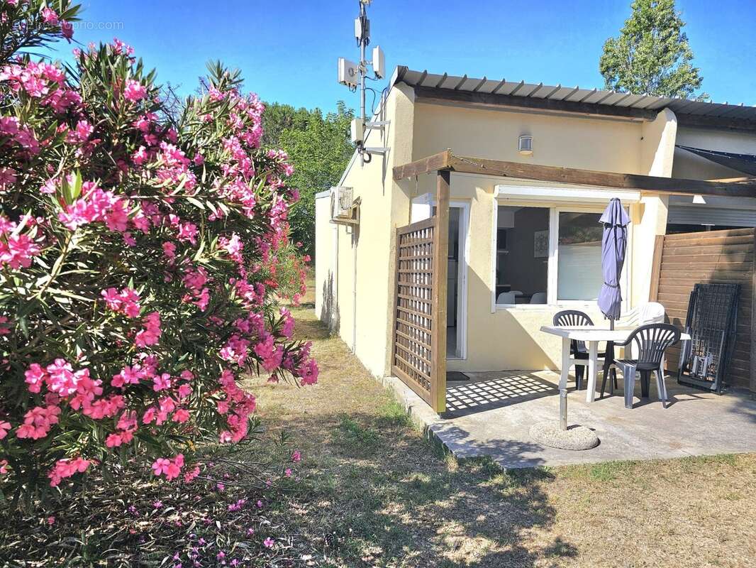 A vendre maison de vacances traversante de 31m2, dans une résidence en bord de mer avec piscines, activités et restaurant à Cast - photo 14