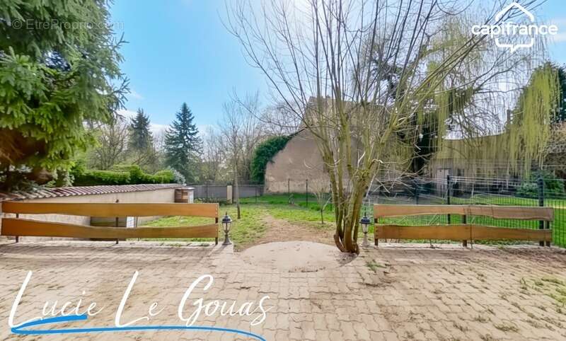Maison mitoyenne de 97m² avec dépendances de 70m² au sol - photo 2