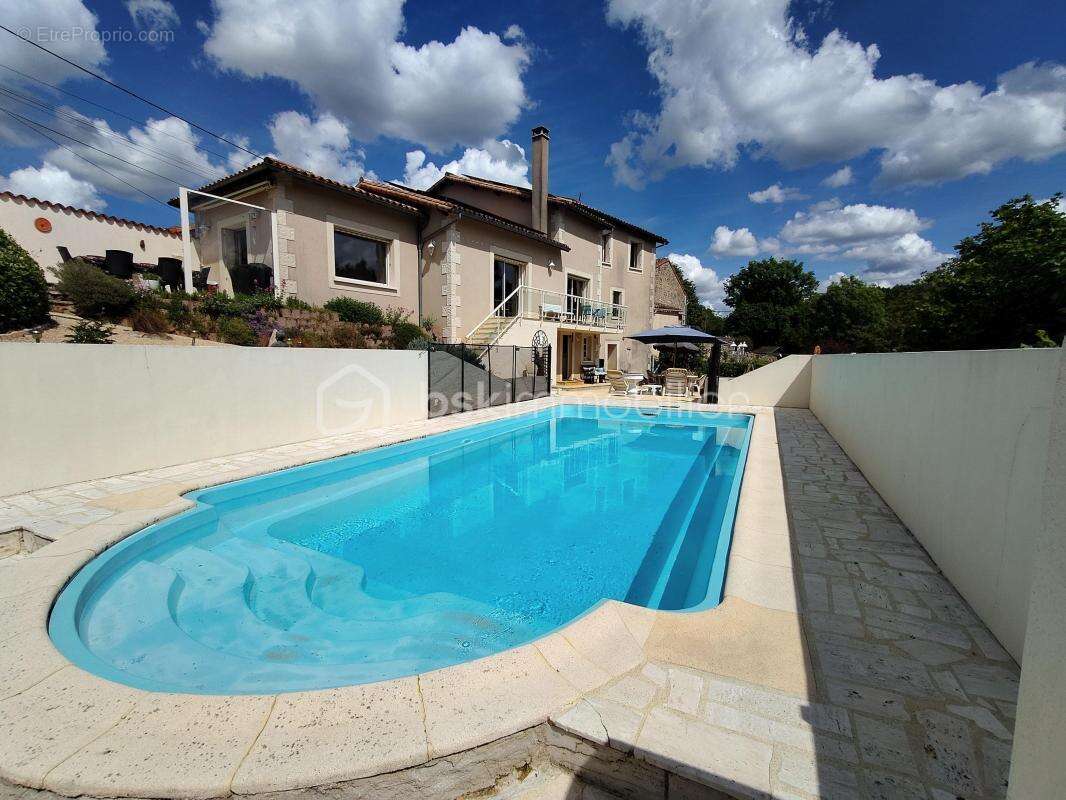 Propriété de 177 m2 avec piscine - photo 2