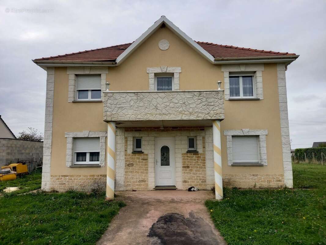 Maison à SURVILLE