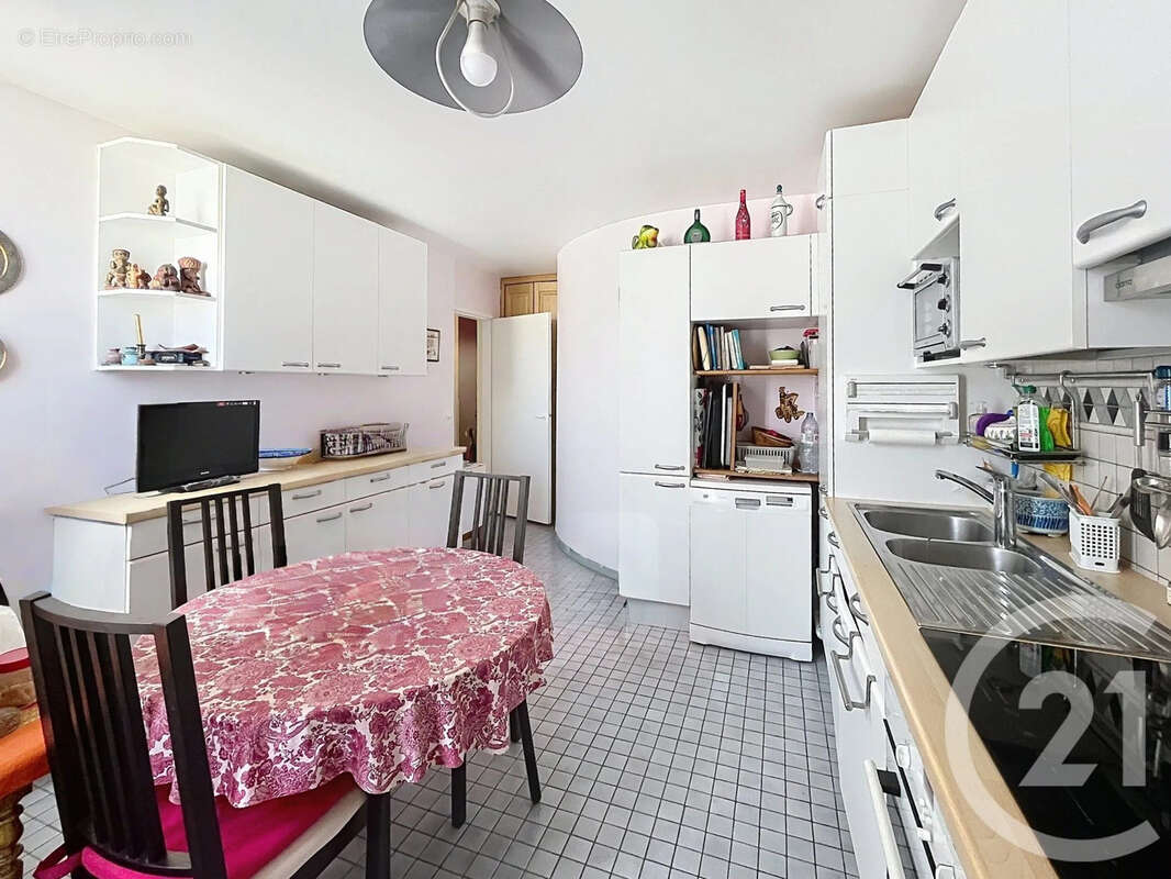 Appartement à PARIS-14E
