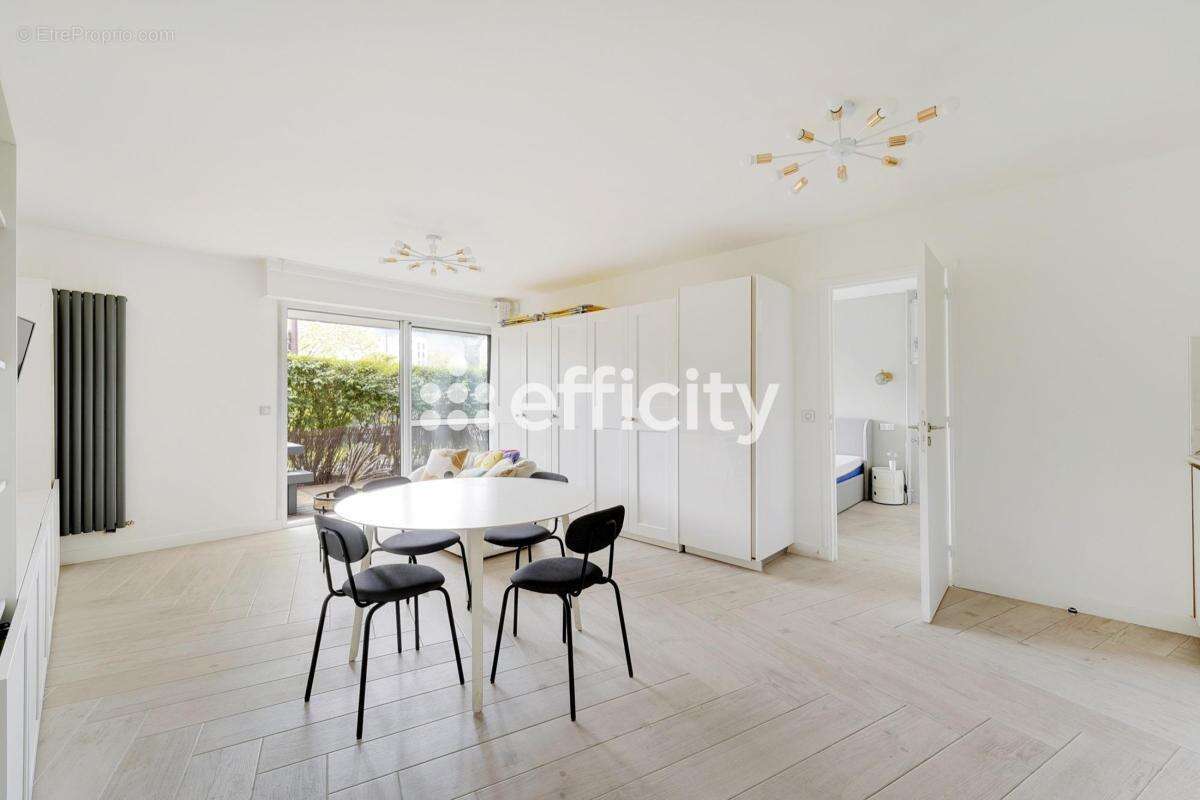 Appartement à NEUILLY-SUR-SEINE