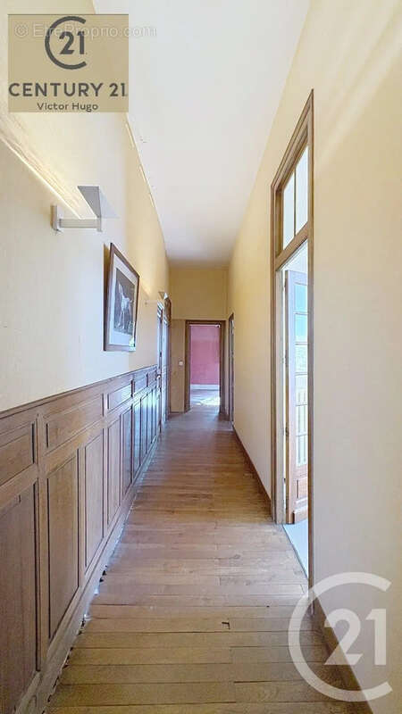 Maison 242 m² à Saint-Victurnien  - photo 7