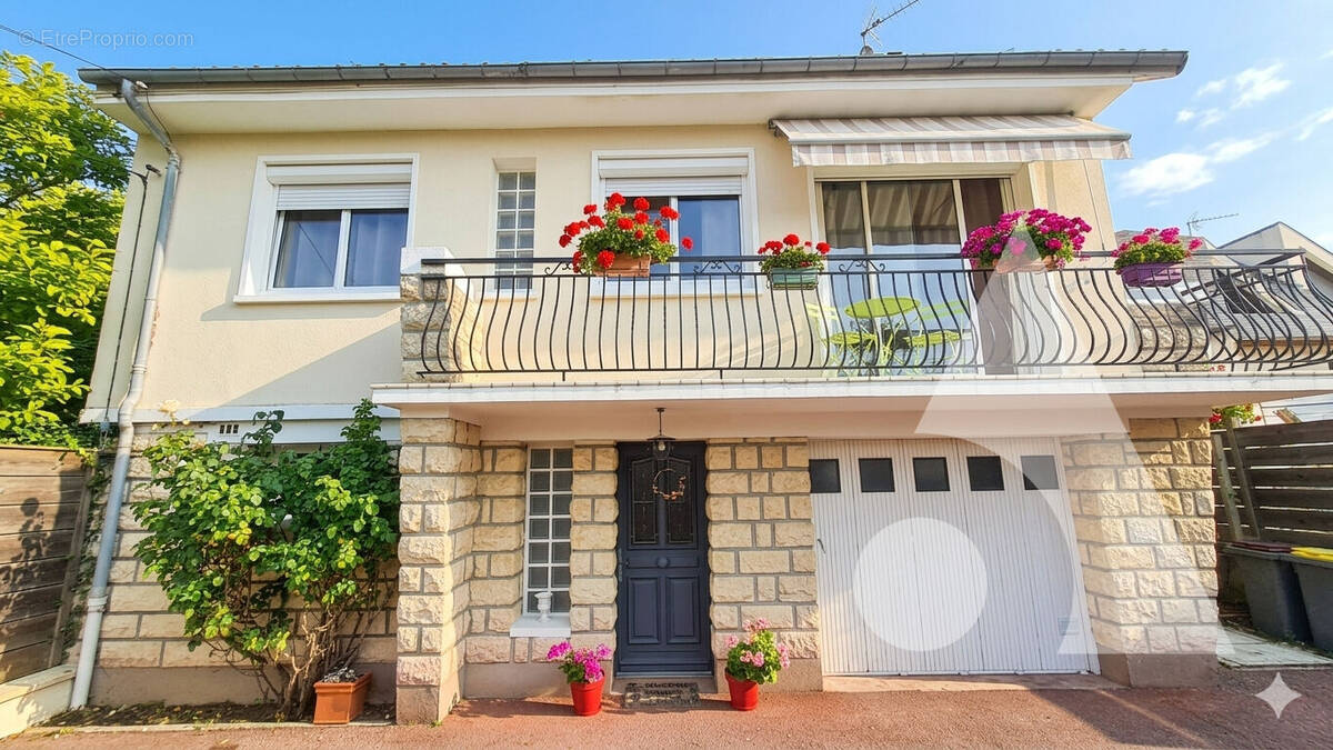 Maison à SAINT-REMY-LES-CHEVREUSE