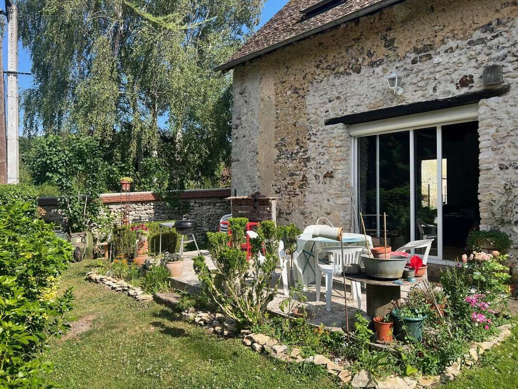 Maison à HOUDAN