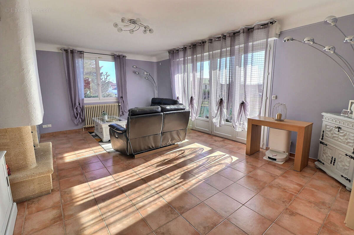 Maison à LE PERRAY-EN-YVELINES