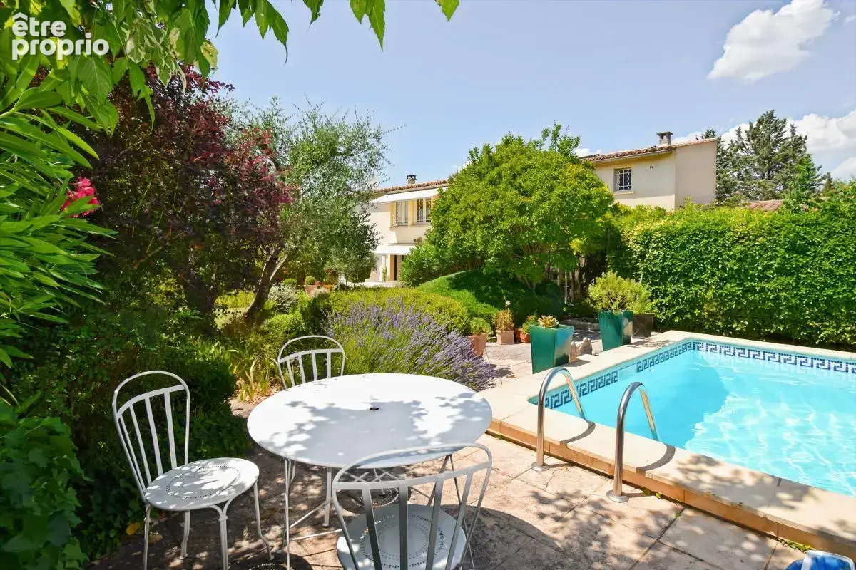 UZES: Maison  sur grand jardin 3300 m² constructible - photo 4