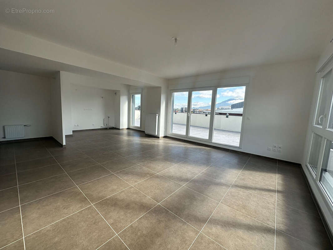 Ambilly - Quartier Croix d'Ambilly  - Appartement T4 avec une magnifique terrasse - photo 3