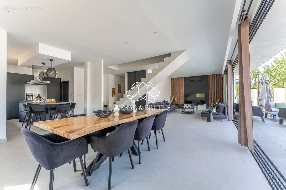 Maison 200 m² à Meyzieu  - photo 4