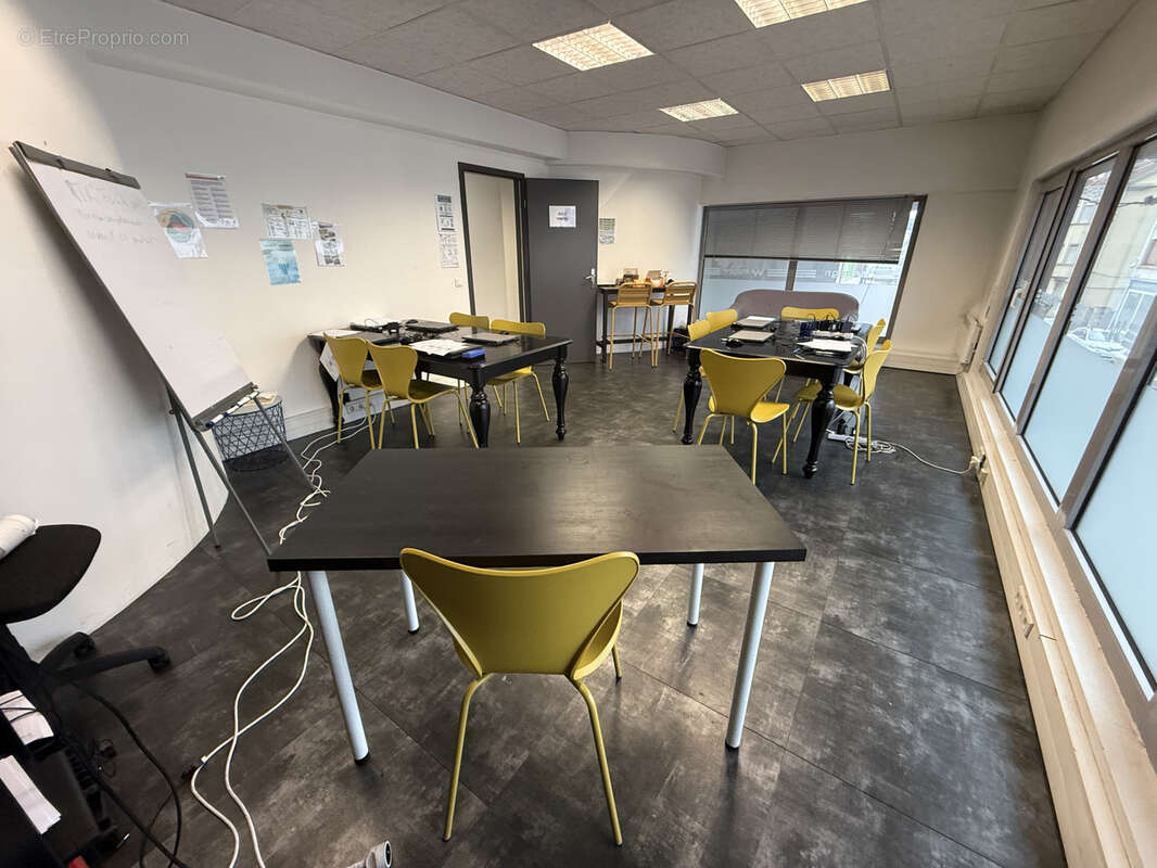 Bureaux / locaux professionnels de 187 m2 avec parkings privatifs   centre-ville de forbach - photo 12