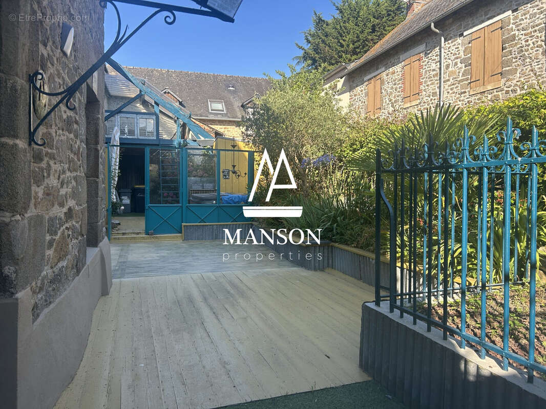 Maison à COMBOURG