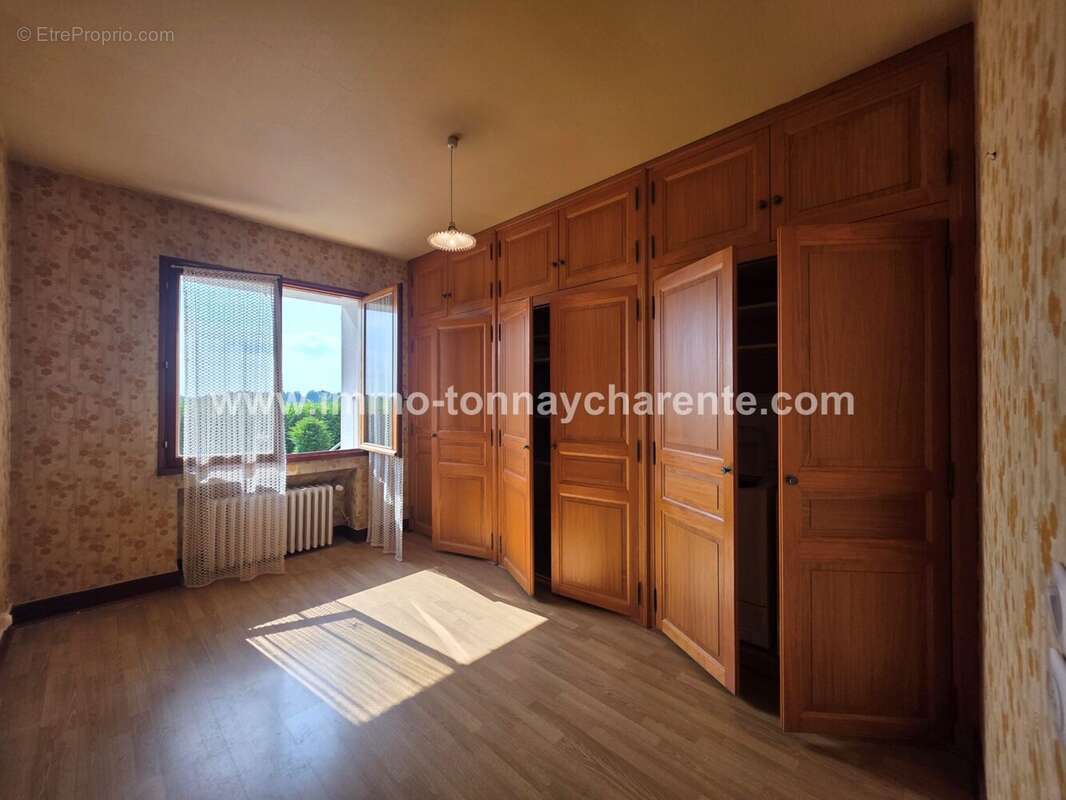 Maison 364 m² à Tonnay-Charente  - photo 7