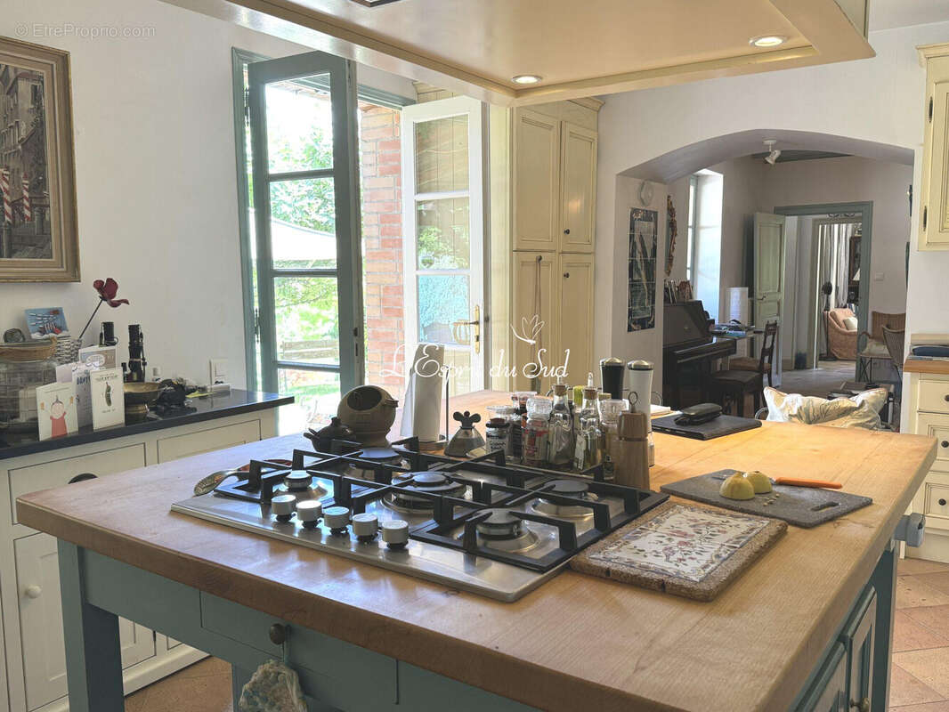 Maison 251 m² à Gaillac  - photo 8