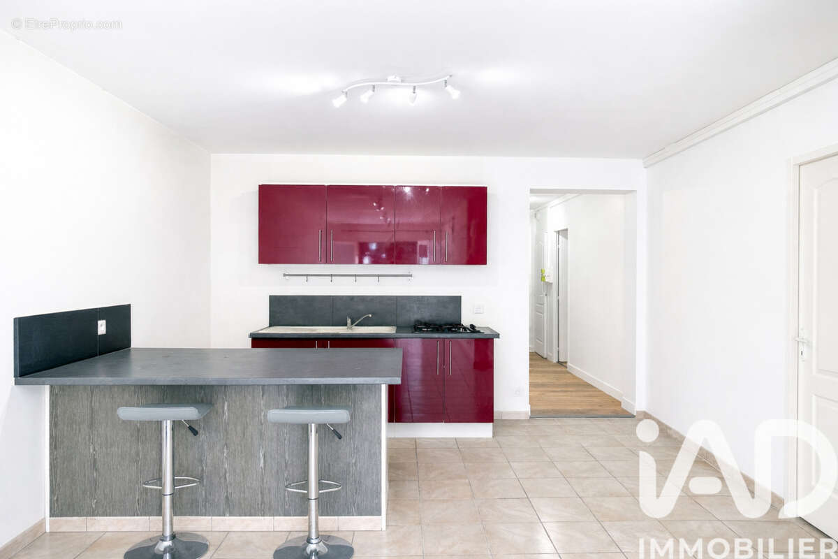 Photo 3 - Appartement à SAINT-GENIS-LAVAL