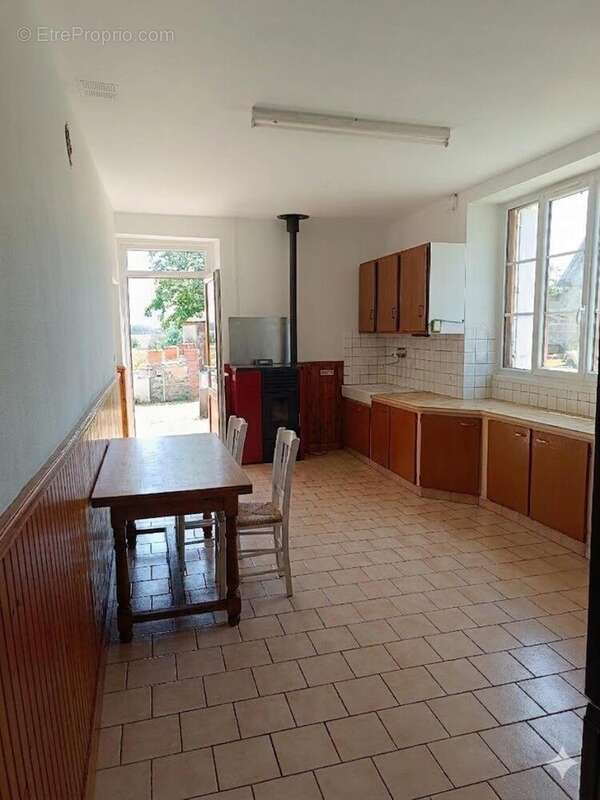 Maison 149 m² à Cosmes  - photo 2