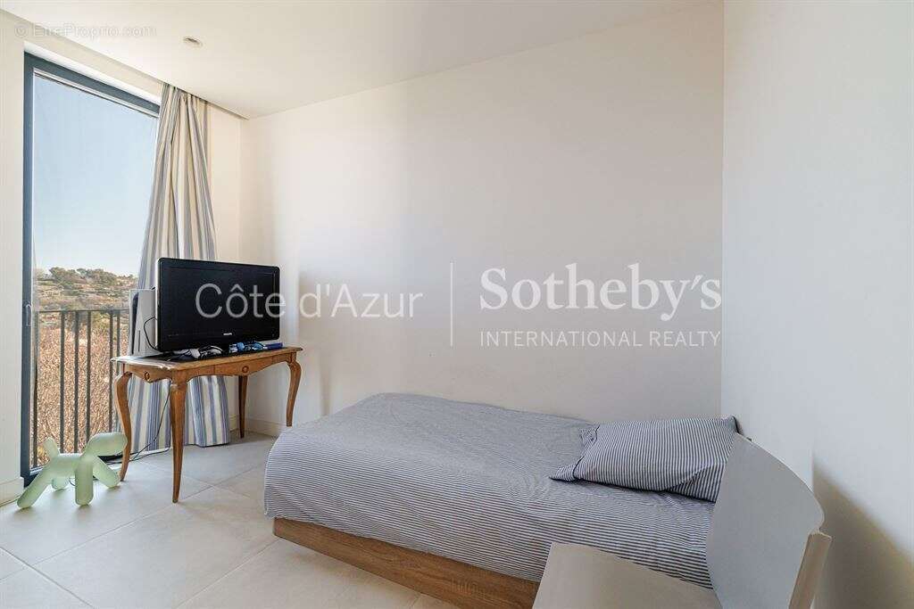 Villa d'architecte contemporaine à vendre à Vence avec piscine et appartement indépendant - photo 18