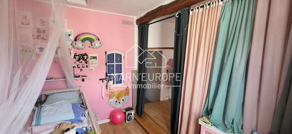 Maison familiale de caractère   208,20 m2 habitables avec jardin et dépendance - photo 7