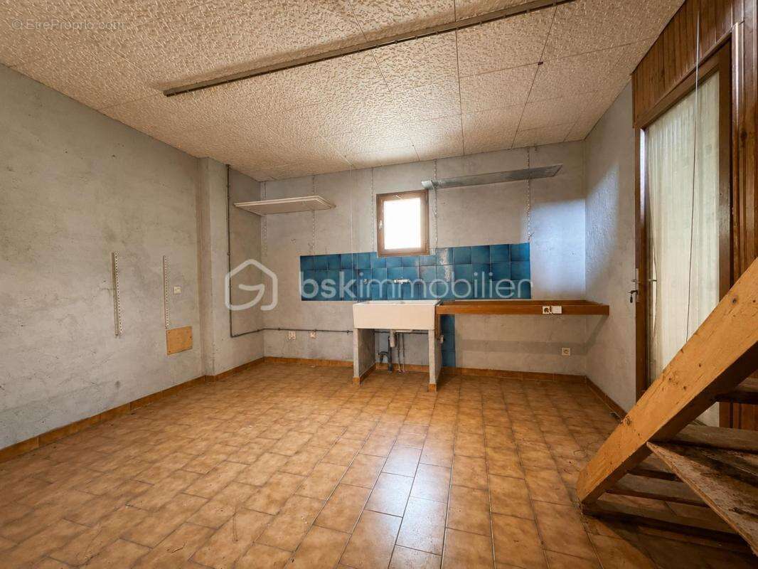 Maison de caractère à rénover – 4 800 m² de terrain – Un cadre naturel exceptionnel à Ventabren - photo 7