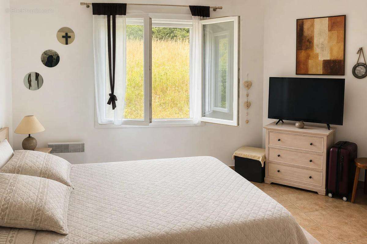 Maison de 157 m2 avec piscine et terrain de 3000 m2 - photo 5