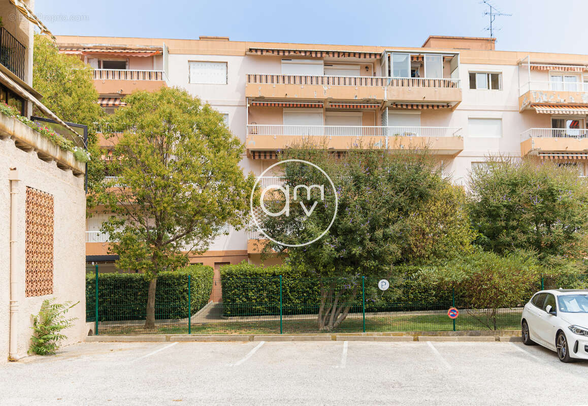 Hyeres gare - appartement t3 duplex 80m2 - dernier etage - stationnement - photo 19