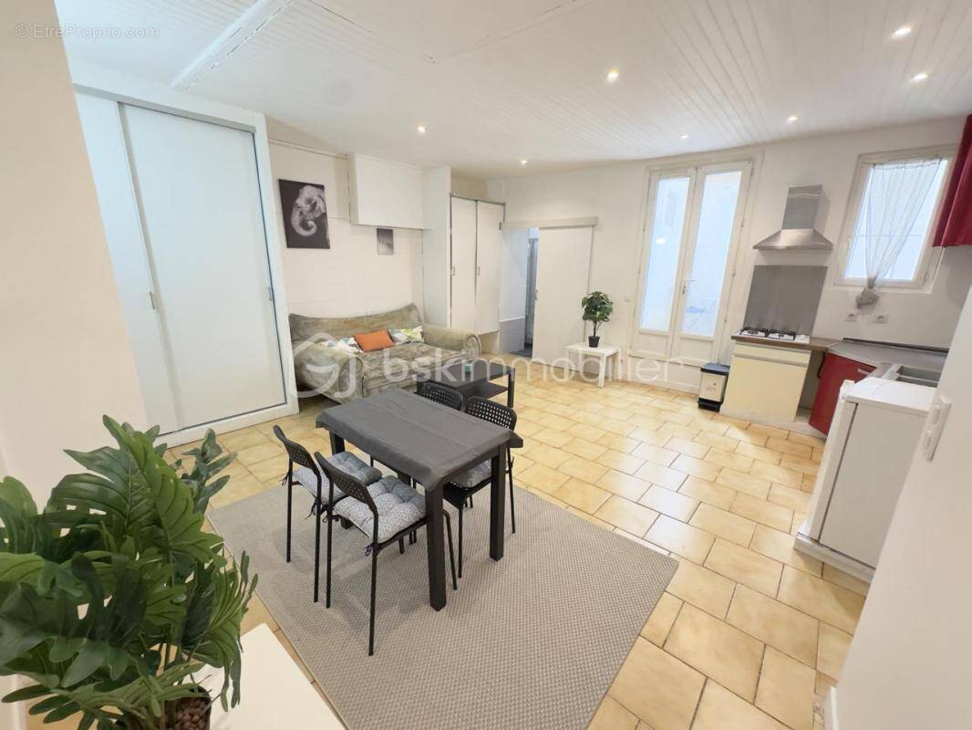 Appartement à MARSEILLE-5E