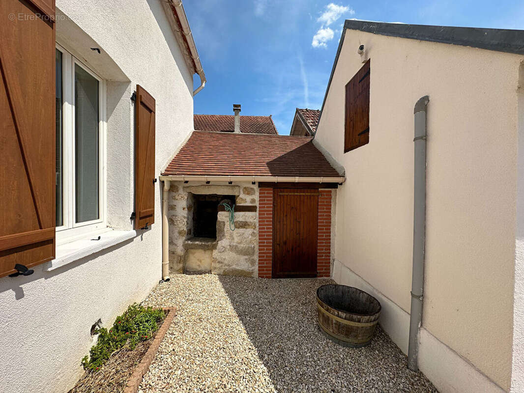 Corps de ferme 243m² à misy-sur-yonne - photo 2