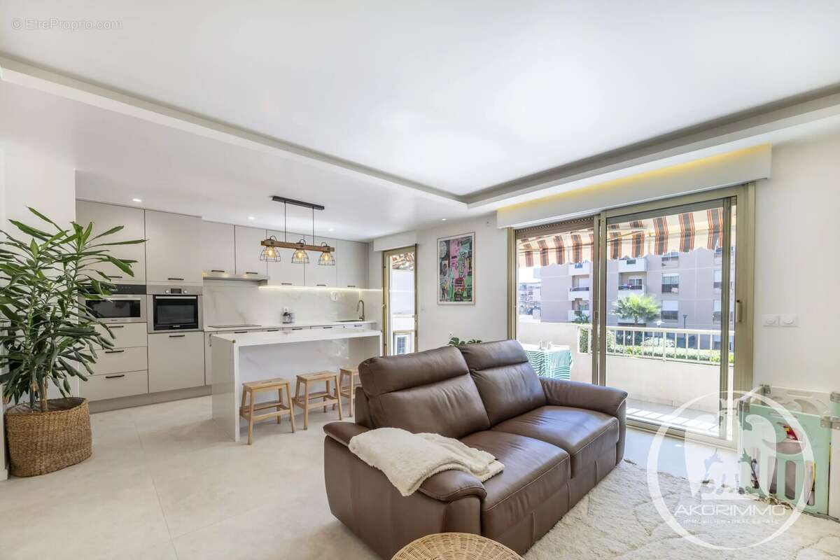 Appartement à SAINT-LAURENT-DU-VAR
