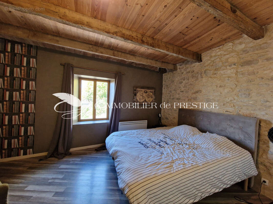 Maison à REVEST-DU-BION