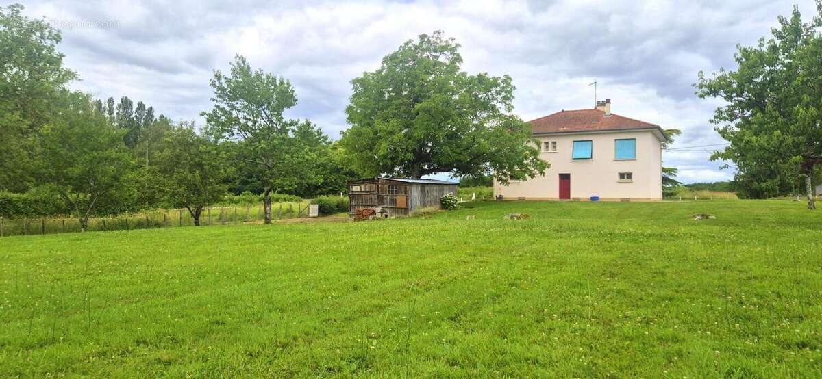 Maison 100 m² à Varennes-Saint-Sauveur  - photo 26