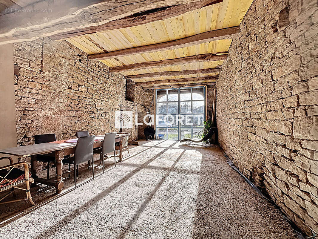 Maison à SAINT-JULIEN