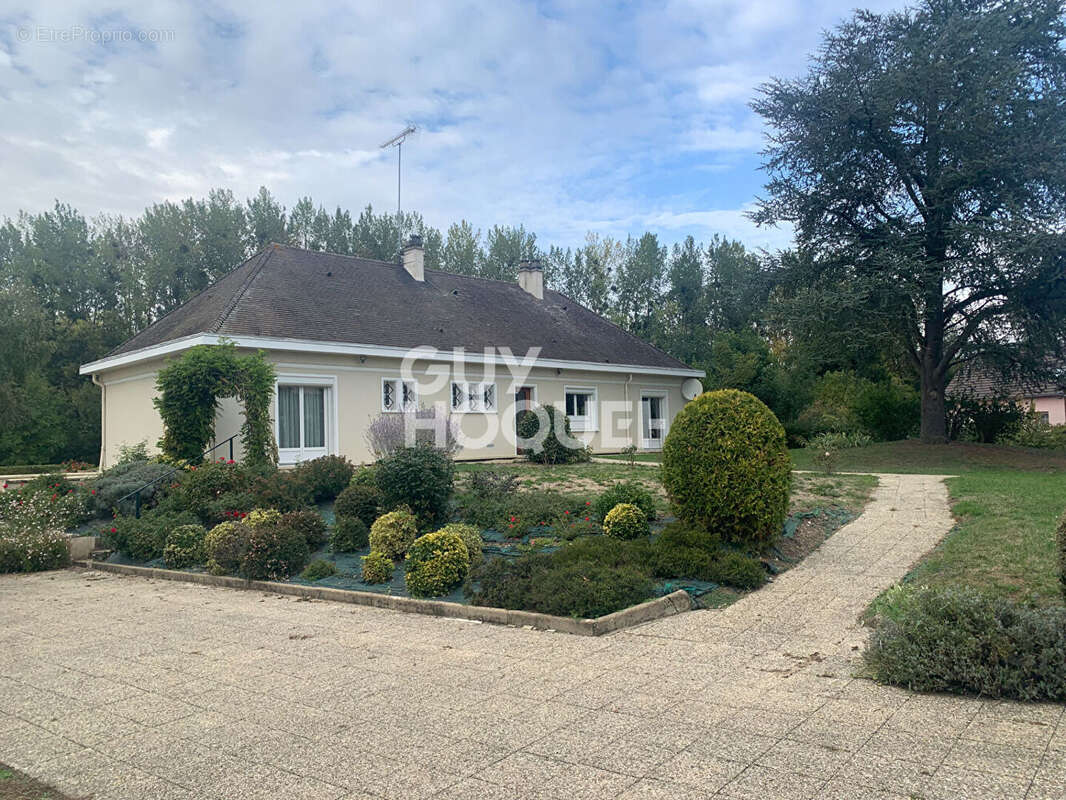 Maison à SAINT-DENIS-LES-PONTS