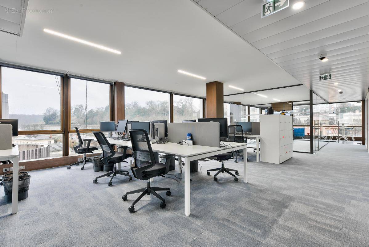 Commerce à SAINT-CLOUD